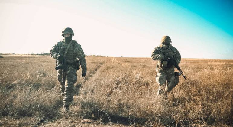 Soldados e civis ucranianos têm se empenhado em resistir às tropas russas