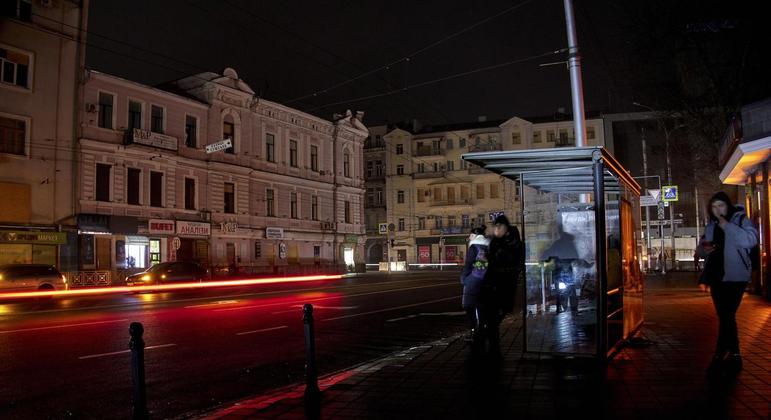 Cidade de Kharkiv ficou sem luz após bombardeios russos