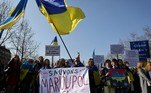 A cidade de Mariupol, no sul da Ucrânia, no litoral do mar de Azov, está sitiada há mais de duas semanas pelas tropas russas. A região é estratégica para a Rússia porque liga outros territórios já conquistados 
