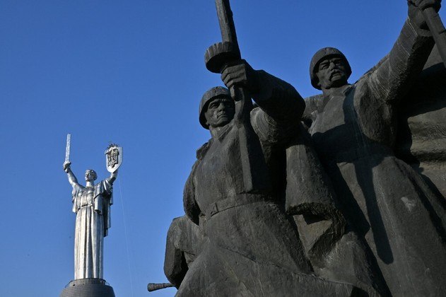 monumento ucrânia retirada símbolo comunista