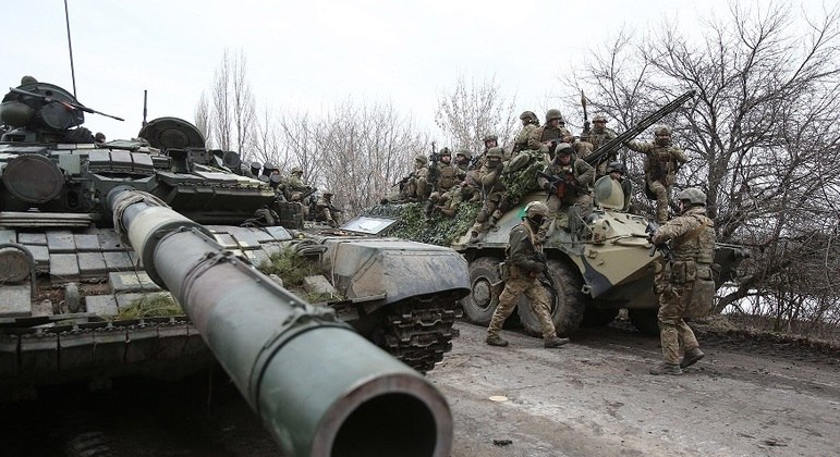 Tanques e soldados russos estão nas ruas da Ucrânia