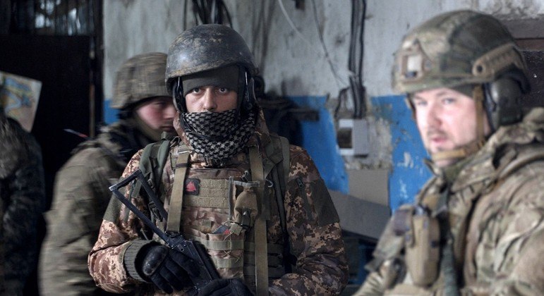 Soldados ucranianos em missão na região separatista de Donetsk e Lugansk