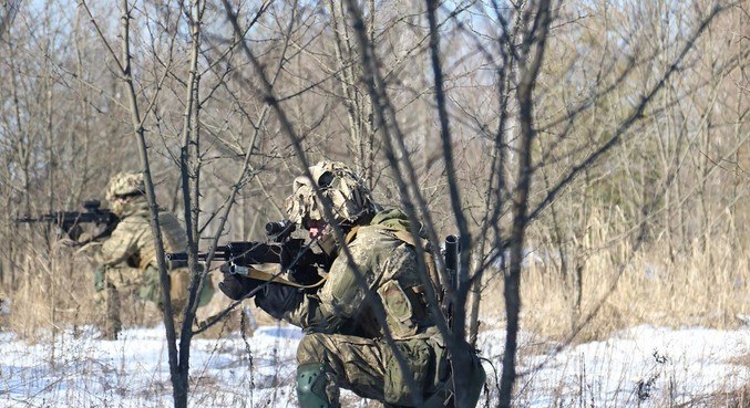 Soldados ucranianos participam de exercícios