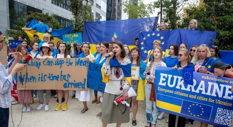 Manifestantes reivindicam a entrada da Ucrânia na União Europeia 