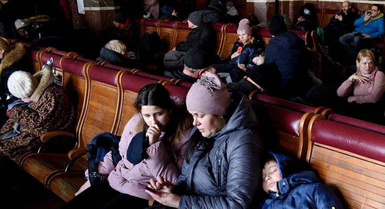 No oeste da Ucrânia, o desespero dos deslocados pela invasão russa 