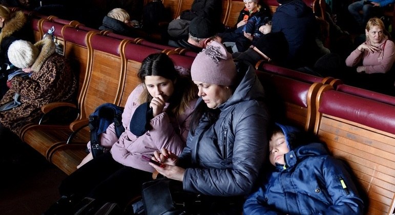 Famílias ucranianas buscam abrigo e segurança em países a oeste da Europa
