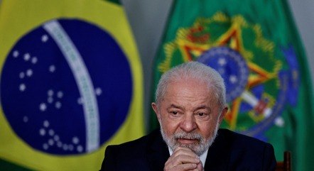 Lula diz que é preciso reduzir dependência do dólar
