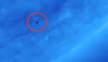 Ufólogo enxerga nave alienígena em triângulo registrado perto do sol