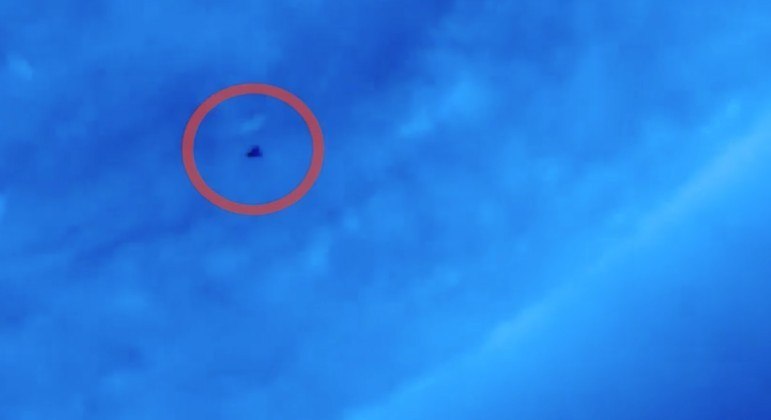 Caçador de óvnis acredita que triângulo avistado próximo ao sol pode ser nave alienígena