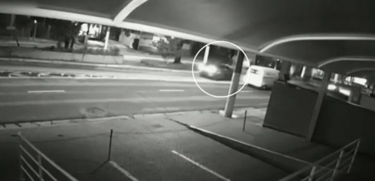 Um caso parecido ocorreu na zona leste da capital paulista: um motorista, também em alta velocidade, matou uma corredora ao fazer uma ultrapassagem indevida. Em fevereiro deste ano, a polícia chegou a pedir a prisão preventiva do homem, que não parou para prestar socorro à vítima 