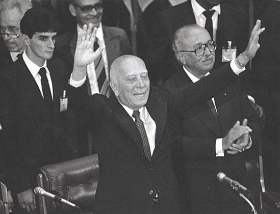 Ulysses Guimarães - Um dos principais políticos da história do Brasil, foi presidente da Assembleia que promulgou a Constituição Federal em 1988. 