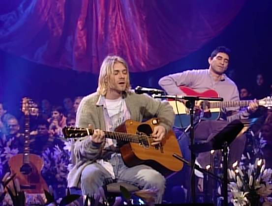 Um ano antes do suicídio do vocalista do Nirvana, maior símbolo do movimento grunge dos anos 90, Kurt Cobain fez com sua banda uma das apresentações mais memoráveis do grupo no que ficou conhecido também como sua infeliz despedida no MTV Unplugged, em 1993.