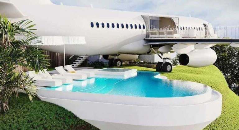 Um avião foi transformado em hotel de luxo na Indonésia.