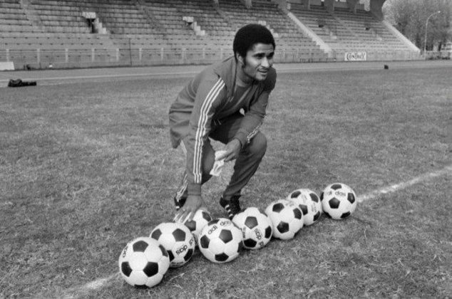 Um dos grandes craques da história da seleção portuguesa, Eusébio jamais venceu um título com a camisa de seu país. Mesmo com a liderança técnica do jogador, que atuou na seleção de 1961 a 1973, Portugal não levantou taças. 