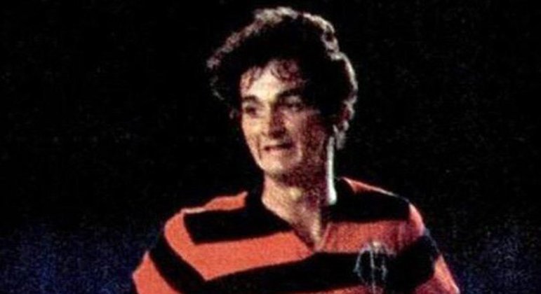 Um dos grandes ídolos da história do clube, Tita soma dez jogos com a camisa 10 do Flamengo em Libertadores.