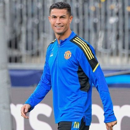 Um dos maiores jogadores da história do futebol, o português Cristiano Ronaldo escolheu a canção Sin Contrato, do cantor Maluma e que teve participação do grupo Fifth Harmony.