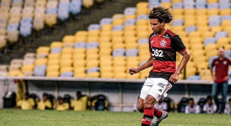 Um dos maiores vencedores do Flamengo, Arão continua repetindo as boas atuações de 2019. O volante deu a proteção necessária à defesa e mantém a qualidade na saída de bola, sendo, novamente, um dos nomes do Flamengo na temporada.