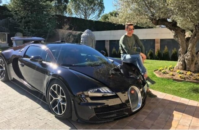 Um dos modelos mais caros do mundo, a Bugatti Veyron de CR7 pode custar R$ 12 milhões de reais. Foto: Instagram/CR7