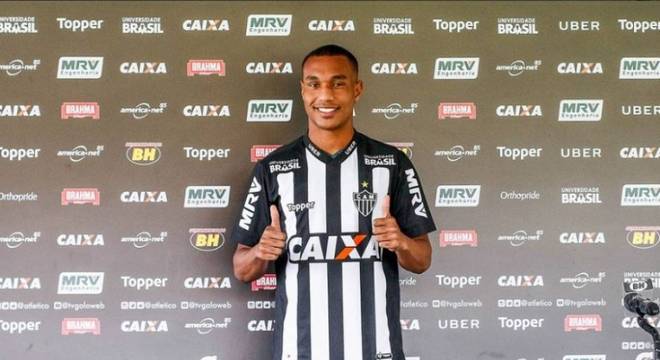 Um dos reforços do Atlético-MG para o restante da temporada foi apresentado nesta terça-feira. O atacante Leandrinho, de 19 anos, pertence ao Napoli, clube italiano mas vai ficar em Belo Horizonte por 12 meses. O Galo estava esperando alguns documentos do jogador para que ele pudesse finalmente vestir a camisa atleticana 