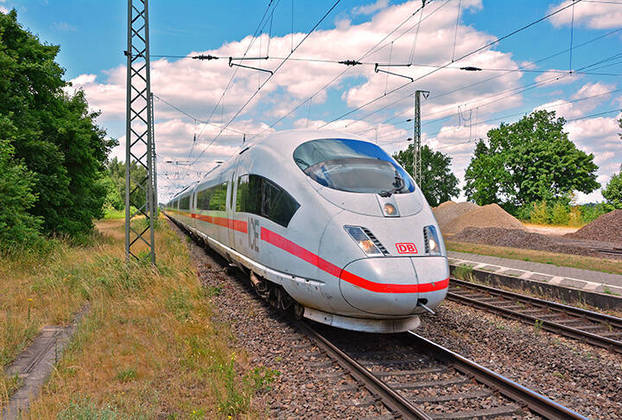 Um dos transportes mais usados no mundo, o trem é sinônimo de rapidez e pontualidade. Em alguns lugares, como no Japão sua velocidade máxima impressiona. Em outros, como na Suíça, as belas paisagens chegam a chamar a atenção.