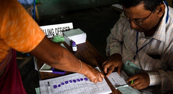 A impressão digital do eleitor é usada para controle em muitos processos eleitorais