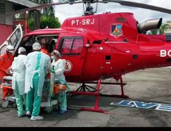 Um helicóptero foi usado para o transporte das vítimas, tamanha a gravidade da situação. 