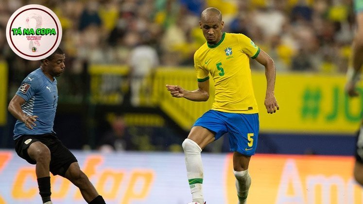 UM PÉ NA COPA - Fabinho (Liverpool) - Reserva imediato de Casemiro, o volante é bastante lembrado pelo técnico nas convocações da Seleção Brasileira.