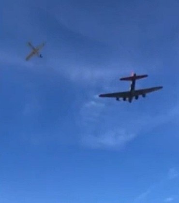 Um show comemorativo da Força Aérea de Dallas terminou em tragédia no último sábado (12/11). Isso porque dois aviões militares colidiram enquanto voavam.