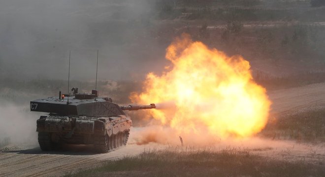 Um tanque britânico fotografado em um exercício da Otan na Letônia em junho