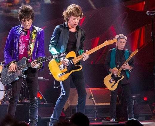 Uma ausência foi logo percebida: a da mítica banda de rock Rolling Stones, que há décadas se mantém em atividade, em alto estilo. 