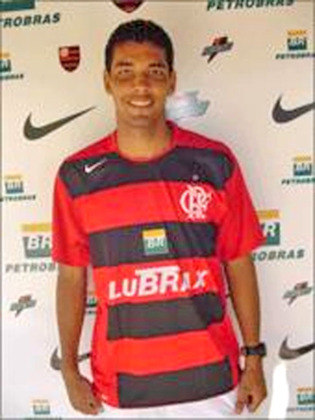 Uma curiosidade: André Santos disputou quatro finais seguidas de Copa do Brasil. Em 2006 e 2009, ganhou por Flamengo e Corinthians, respectivamente. Em 2007 e 2008, foi vice com Figueirense e Corinthians. 