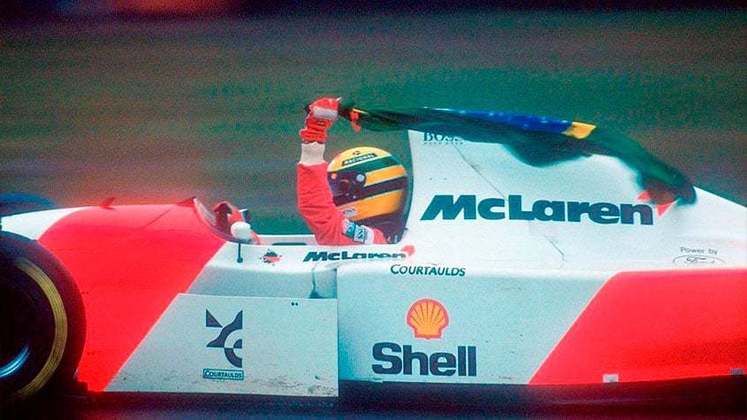 Uma das disputas mais marcantes na carreira de Senna. O piloto, que ainda não havia ganhado uma corrida em casa, abria boa vantagem para conquistar sua primeira vitória no país. Senna largou na ponta, sustentou a liderança dos ataques de Mansell e abriu boa vantagem quando viu furar o pneu do principal