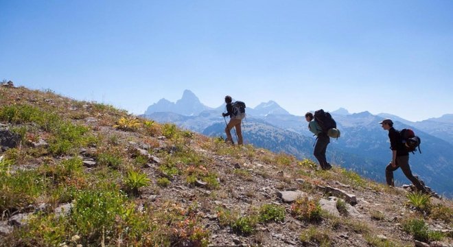  Uma equipe de arqueólogos parte em expedição até o acampamento base das montanhas Teton, nos EUA