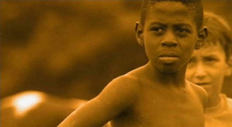 Uma História de Futebol (2001)O Brasil já concorreu também ao Oscar de Melhor Curta-Metragem, com Uma História de Futebol, que aborda a infância de Pelé. O filme é dirigido por Paulo Machline e narrado pelo ator Antônio Fagundes