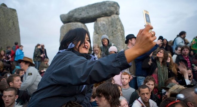 Se quer uma conexão mística com as pedras, o solstício de verão pode não ser o melhor momento para visitar Stonehenge, na Inglaterra