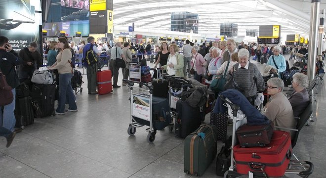 Uma nuvem de cinzas vulcânicas provocou o fechamento de aeroportos em todo o mundo em 2010 