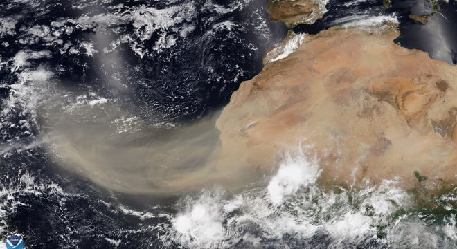 A enorme nuvem de poeira viaja do norte da África para a América e Europa