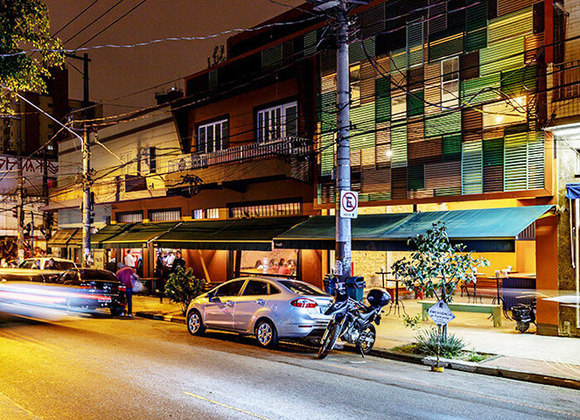 Uma posição atrás dele aparece o Mocotó, em São Paulo. Comida sertaneja e preço popular. Um Baião-de-Dois caprichado sai por menos de R$ 100