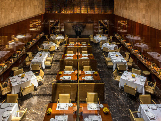 Uma posição atrás dele,  encontra-se o famosíssimo Fasano, localizado no lobby do hotel com mesmo nome. Um jantar completo sai na casa de R$ 1.000