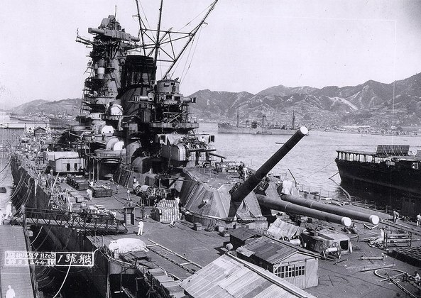 Uma prova de que os encouraçados não eram mais adequados foi o caso do até então poderosíssimo encouraçado Yamato (foto), da Marinha Japonesa, em 1941, durante a Segunda Guerra Mundial. 