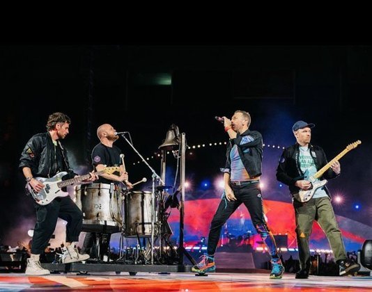 Uma triste notícia pegou os fãs do Coldplay de surpresa: o adiamento de oito shows no Brasil, que seriam realizados neste mês de outubro. O motivo é uma doença do vocalista Chris Martin. Confira os detalhes!