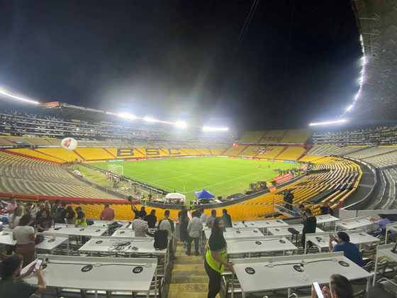 Uma visão panorâmica do Estádio Monumental, palco da decisão da Libertadores de 2022, entre Flamengo e Athletico.