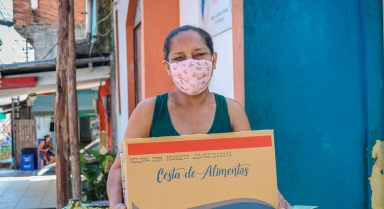 Com crise gerada pela pandemia, famílias de Heliópolis vivem de doações de alimentos