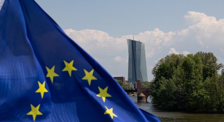 Banco europeu anunciou  que obteve 1 bilhão de euros para ajudar a Ucrânia