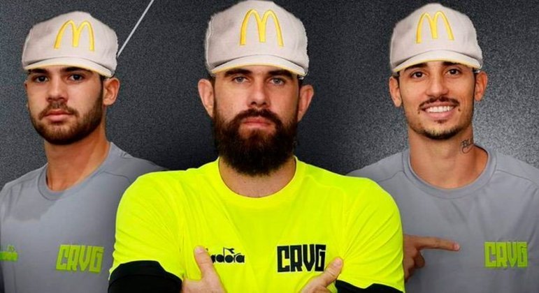 Uniforme de treino do Vasco foi comparado as roupas dos atendentes do McDonald's (Fevereiro/2019).