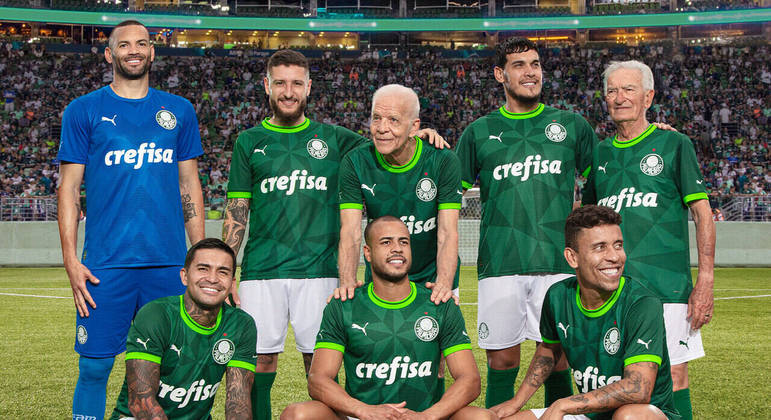 Palmeiras homenageia velha-guarda em novo uniforme. A campanha contou com diversos ídolos do clube, como Ademir da Guia