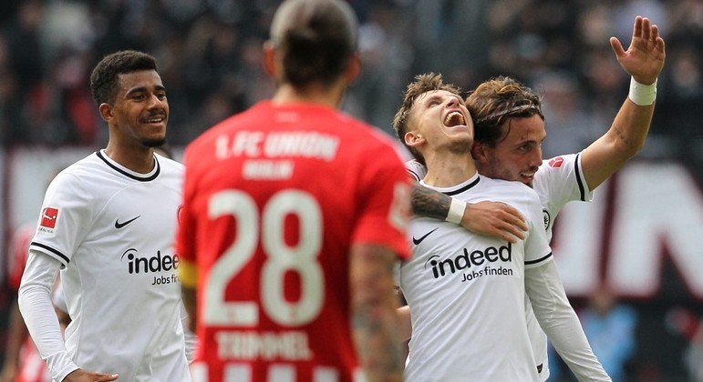 Götze e Lindstrøm marcaram os gols da vitória do Eintracht Frankfurt sobre o Union Berlin
