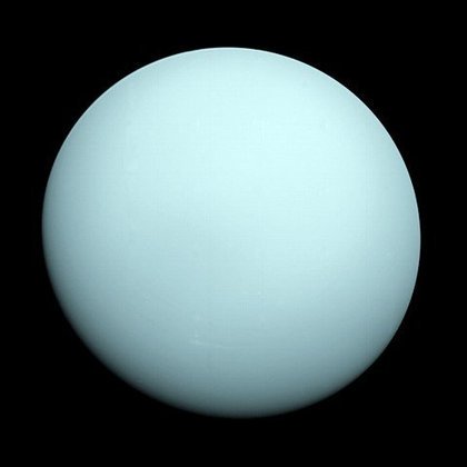 Urano foi o primeiro planeta descoberto por meio de um telescópio. Ele é o sétimo a partir do Sol, o terceiro maior em tamanho e o quarto mais massivo do Sistema Solar. 