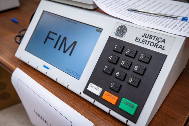 As eleições municipais de 2020 também serão marcadas pelo ano da pandemia de coronavírus. A primeira diferença é a data do pleito. No início do mês de julho, o Congresso Nacional aprovou a PEC 18/2020, que alterou o dia do primeiro e do segundo turno de outubro para, respectivamente, 15 e 29 de novembro. O objetivo foi propiciar maior segurança sanitária a todos os participantes do processo eleitoral