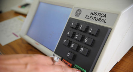 Proposta quer abolir urna eletrônica